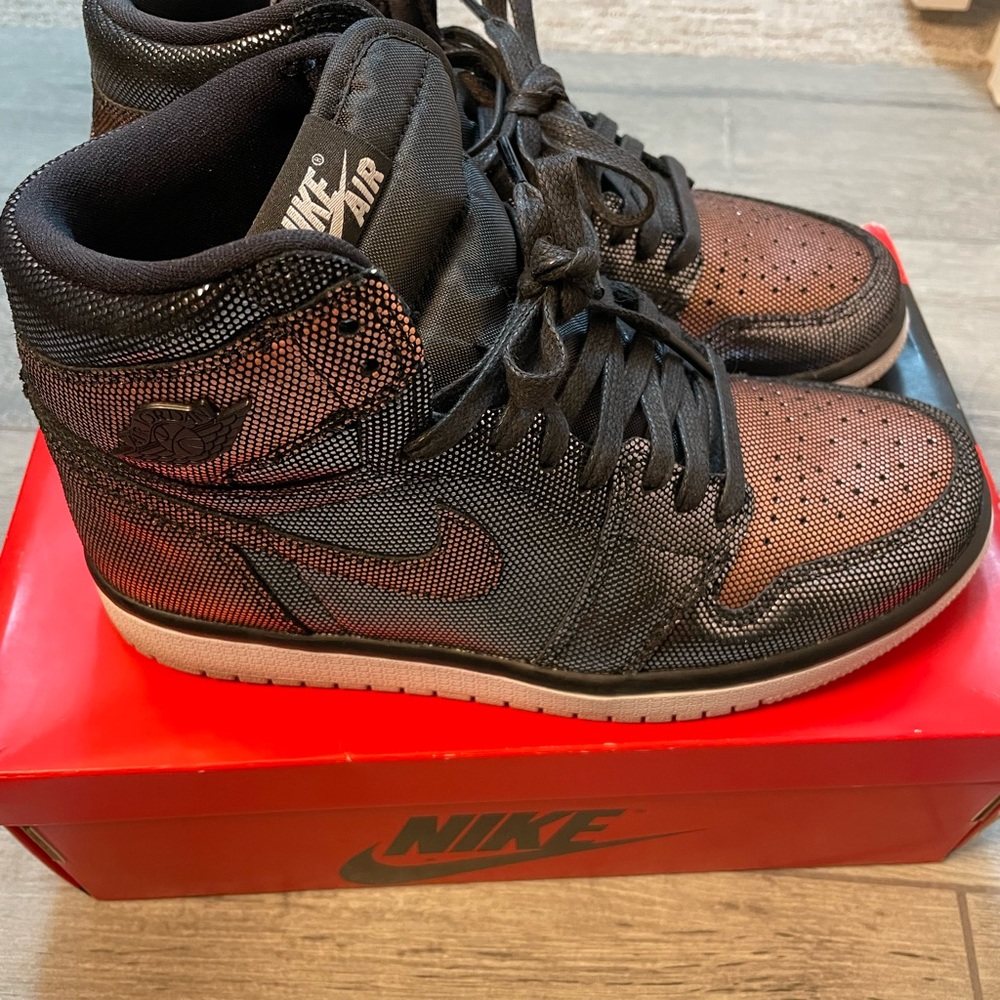 Nike Women's High-Top Sneakers in Black and Red